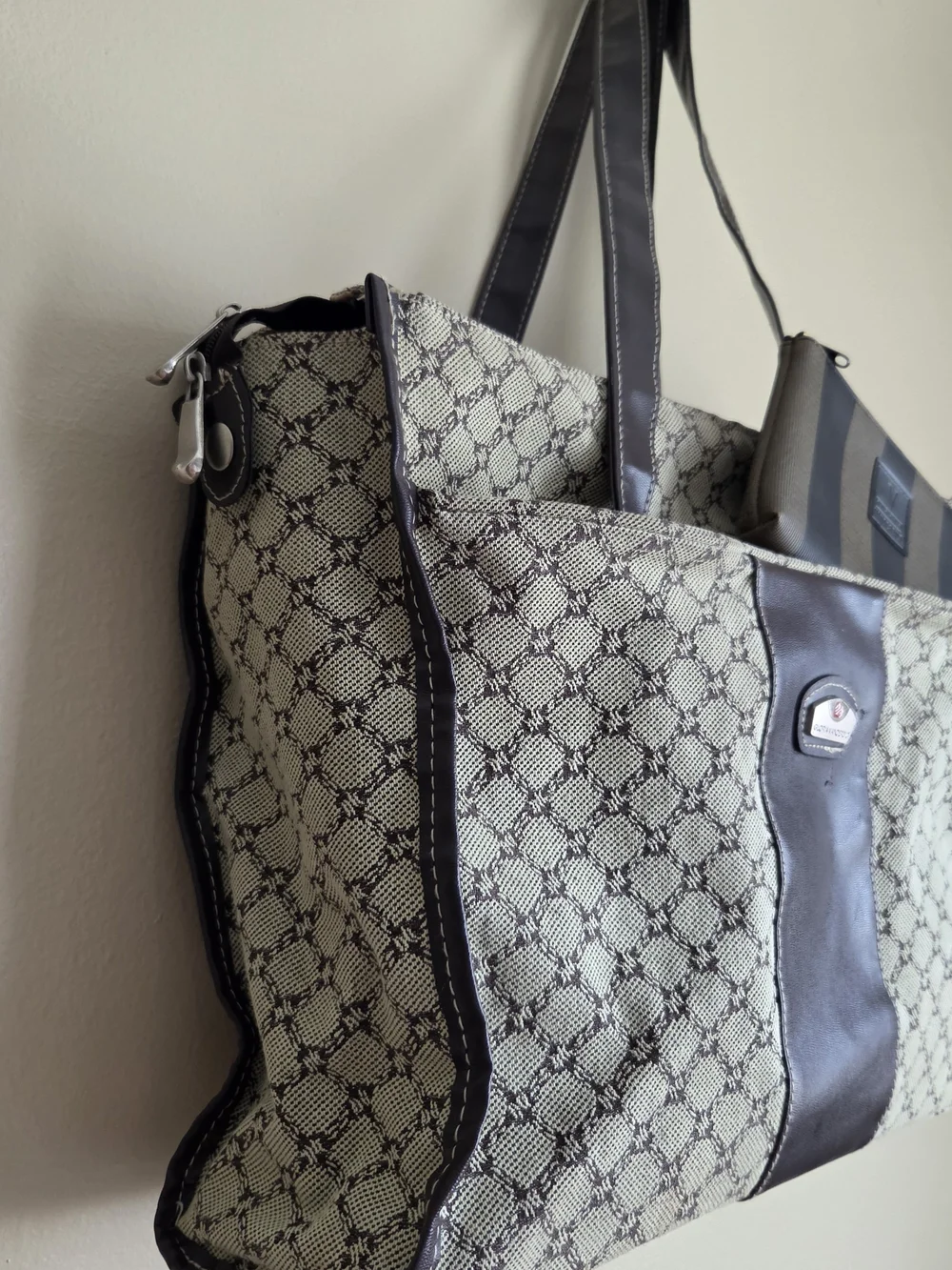 Gloria Vanderbilt Brown and Cream Patterned Tote Bag with Pouch